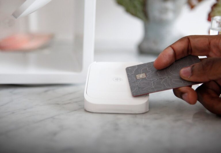 Square says daylong outage caused by DNS error